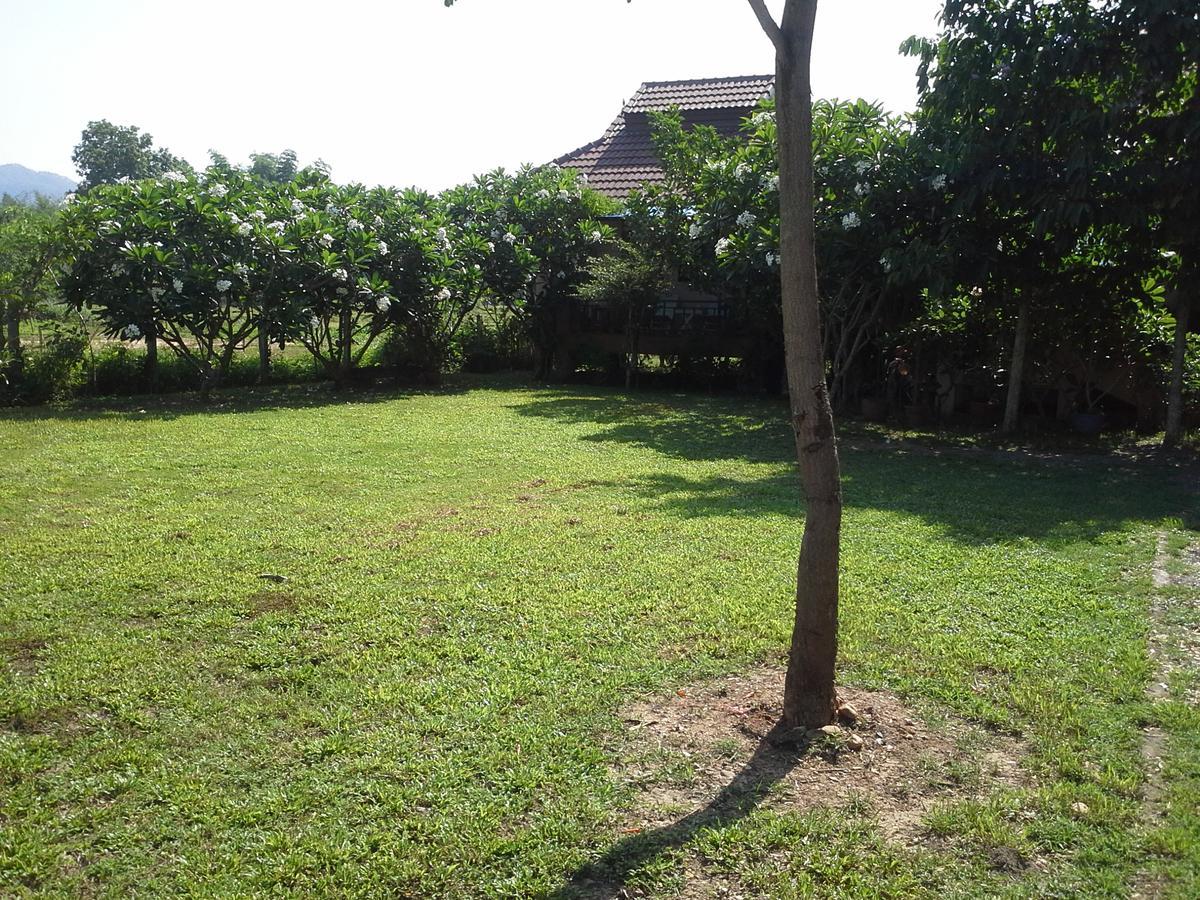 Jamjuree Garden Acomodação com café da manhã Ban Thung Ma Nieo Exterior foto