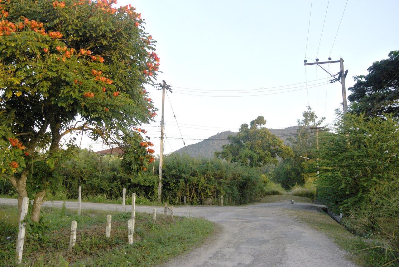 Jamjuree Garden Acomodação com café da manhã Ban Thung Ma Nieo Exterior foto